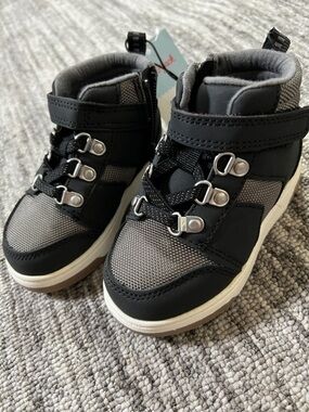 Cat & Jack Black and Gray Kids' High-Top Boots Size 6